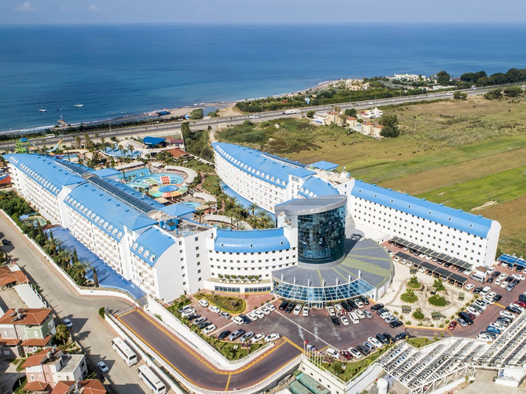 Crystal Admiral Resort Suıtes & Spa