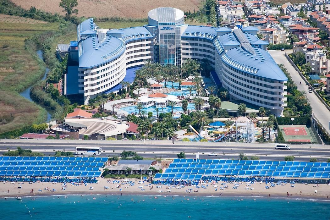 Crystal Admiral Resort Suıtes & Spa